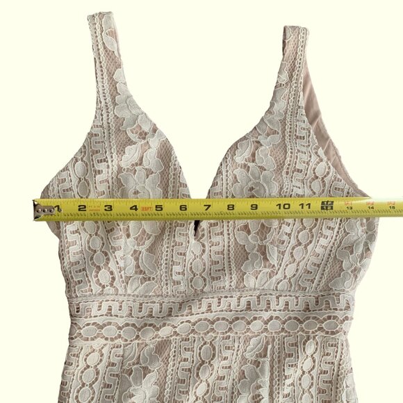NEW Selfie Leslie Lace Dress Cocktail Overlay Boning Sleeveless White Tan Small - Picture 7 of 13